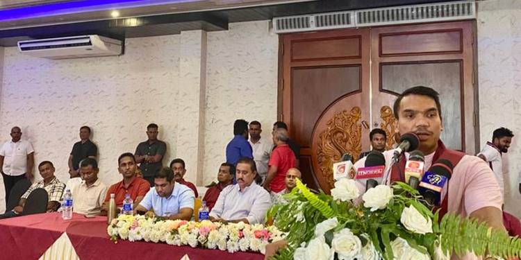 පොහොට්ටුව දිගටම ආසන බලමණ්ඩල තියයි! ජනාධිපතිවරණය ගැන පොහොට්ටුවේ හයිය ගැන කතා කරයි! VIDEO I Sri Lanka Latest News