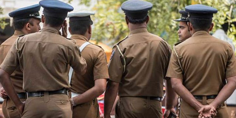 පඩි මදි කියලා පොතේ ‌ලියලා කොස්තාපල් පොලිස් රස්සාව දාලා ගෙදර ගිහින්! I Sri Lanka Latest News