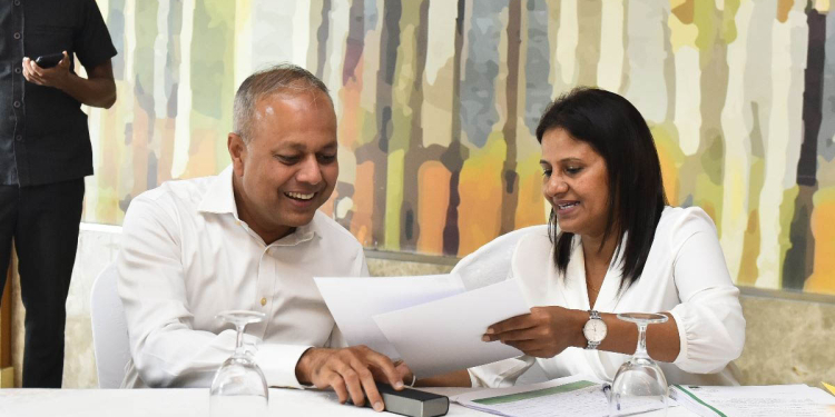 සාගල එජාපයේ සෝෂල් මීඩියා ටීම් එකට ගාල්ලේ හෝටලයක දින දෙකහමාරක WORK SHOP එකක් තියයි! පත්වීම් ලිපිත් බාර දෙයි! PHOTOS I Sri Lanka Latest News