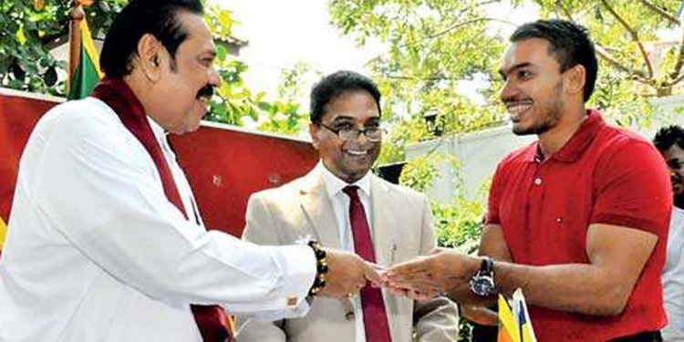 24 තවත් උණුසුම්! පොහොට්ටුවේ බෙදීමක්! සාගර ‘හා’ කියද්දී පොහොට්ටුවේ මන්ත්‍රීවරු ගිහින් මහින්දට නාමල්ට ‘බෑ’ කියයි! I Sri Lanka Latest News