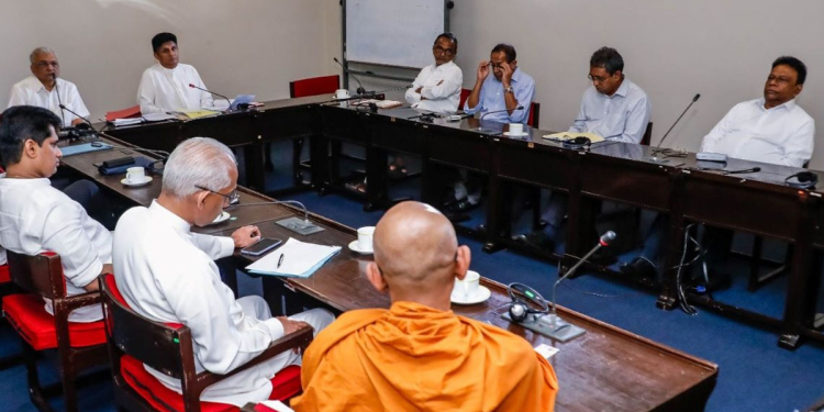 විපක්ෂයේ එකමුතුව සජිත්ගේ ප්රධානත්වයෙන් අදත් පාර්ලිමේන්තුවේදී රැස්වෙයි! ජනක ගැන කතාකරයි! තීන්දු රැසක් ගනී! VIDEO / PHOTOS I Sri Lanka Latest News