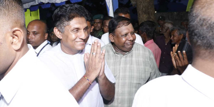 ප්රේමදාස හදපු ඇඟලුම් කම්හල් නැත්නම් අද ආර්ථිකය විනාශයි! ඒ කර්මාන්ත ශාලා අද එකින් එක වැහීගෙන යනවා! සජබ ආණ්ඩුවක් යටතේ කර්මාන්ත විප්ලවයක් ගේනවා! ප්රේමදාස හදපු මහියංගනේ ගම්උදාවට ගිහින් සජිත් ‘උදාවක ඇරඹුම’ අරඹයි! VIDEO & PHOTOS I Sri Lanka Latest News