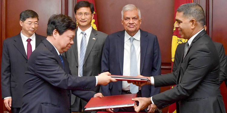 තෙල් බෙදන චීන සයිනොපෙක් ගිවිසුමට අද අස්සන් කළා! PHOTOS I Sri Lanka Latest News