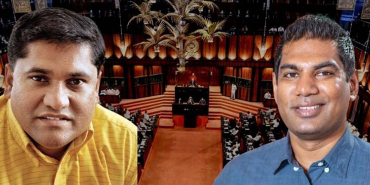 විජිත හේරත් හෙළි කළ තෙල් ගනුදෙනුවකින් සභාවම ගිනිගනී! ආණ්ඩුව තෙල් ඇනවුම් කරලා තියෙන්නේ එක සමාගමකින්! හැබැයි තෙල් ගෙන්වලා තියෙන්නේ ‘ජුවලරි ෂොප් එකකින්’! නීතිපති අනුමැතිය දීලා නෑ! බරපතළ ගේම් එකක් ගිහින්! කැබිනට් පත්‍රිකාව අතේ තියාගෙන විජිත කතා කරයි! කංචනයි පොහොට්ටුවයි උත්තර දෙන්න ගිහින් උණුසුම් තත්ත්වයක්! VIDEO