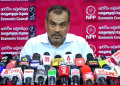 IMF එක කියන්නෙත් ණය ප්රතිව්යුහගත කිරීම එකඟතාවෙන් කරන්න කියලයි! හැබැයි මෙහේ එහෙම වෙන්නෙ නෑ! මේ විදිහට කළොත් බැංකුවල වත්කම් අඩුවෙනවා! තැන්පතුකරුවන්ට අවාසියක් වෙනවා! බැංකු විකුණා දැමීමේ අනතුරක් මතුවෙනවා! මහාචාර්ය අනිල් ජයන්ත ආර්ථික පුරෝකතනයක! VIDEO I Sri Lanka Latest News