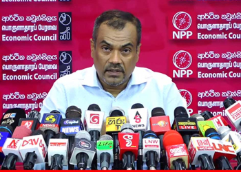 IMF එක කියන්නෙත් ණය ප්රතිව්යුහගත කිරීම එකඟතාවෙන් කරන්න කියලයි! හැබැයි මෙහේ එහෙම වෙන්නෙ නෑ! මේ විදිහට කළොත් බැංකුවල වත්කම් අඩුවෙනවා! තැන්පතුකරුවන්ට අවාසියක් වෙනවා! බැංකු විකුණා දැමීමේ අනතුරක් මතුවෙනවා! මහාචාර්ය අනිල් ජයන්ත ආර්ථික පුරෝකතනයක! VIDEO I Sri Lanka Latest News