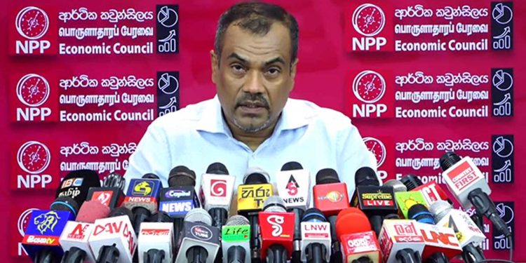 IMF එක කියන්නෙත් ණය ප්‍රතිව්‍යුහගත කිරීම එකඟතාවෙන් කරන්න කියලයි! හැබැයි මෙහේ එහෙම වෙන්නෙ නෑ! මේ විදිහට කළොත් බැංකුවල වත්කම් අඩුවෙනවා! තැන්පතුකරුවන්ට අවාසියක් වෙනවා! බැංකු විකුණා දැමීමේ අනතුරක් මතුවෙනවා! මහාචාර්ය අනිල් ජයන්ත ආර්ථික පුරෝකතනයක! VIDEO I Sri Lanka Latest News