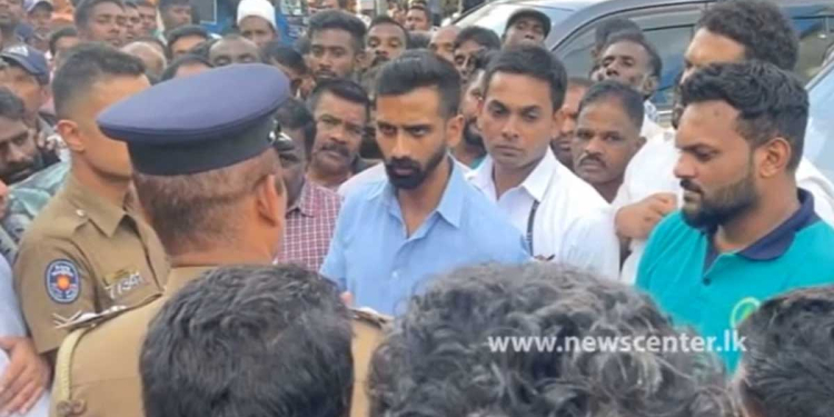 බගවන්තලාවේ සිද්ධියට ඇමැති ‌ජීවන් අත දමයි! ‌ටවුම මැදදීම පොලිසියට සද්දෙ දමයි! වහාම පොලිසියේ අය මාරු කරන්න කියයි! VIDEO I Sri Lanka Latest News