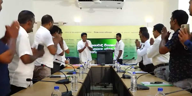 මීගමු සංචාරක සංගමය ප්රශ්න ගොඩක් අරන් සජිත් හමුවන්න එයි! සජිත් ඒ ප්රශ්න ගොඩම පාර්ලිමේන්තුවේදී කතා කරයි! අමාරුවේ වැටිලා ඉන්න සංචාරක කර්මාන්තයේ අයට සහන දෙන්න ඉල්ලයි! VIDEO I Sri Lanka Latest News