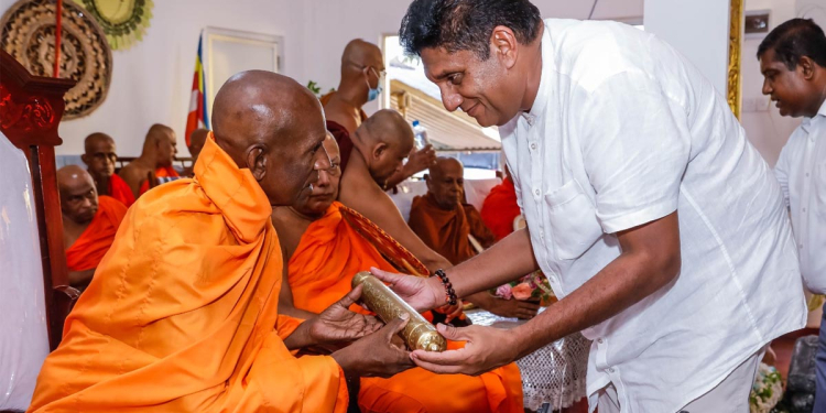 බුද්ධාගම දේශපාලන ආයුධයක් කර ගැනීමෙන් දහමට ලැබිය යුතු ඉහළ සැලකීම පලුදු වෙලා! සාසනය ආරක්ෂා කිරීම රැක ගැනීම ප්‍රවර්ධනය කිරීම අප සියලු දෙනාගේම වගකීමක්! සුමේධවංශ නාහිමියන්ට දකුණු පළාත් අධිකරණ සංඝනායක ධූරය පිරිනමමින් විපක්ෂනායක සජිත් කියයි! VIDEO & PHOTOS I Sri Lanka Latest News
