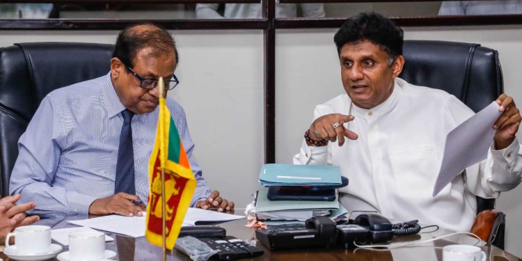 උදේ ඇවිත් සජිත්ට ප්‍රශ්නෙ කිව්වා! පාර්ලිමේන්තුවේ ප්‍රශ්න කළා! පස්සේ පාර්ලිමේන්තුවේදීම සුසිල් ගාවට කට්ටිය අරන් ගිහින් ප්‍රශ්නේ ‌විසඳුවා! VIDEO & PHOTOS I Sri Lanka Latest News