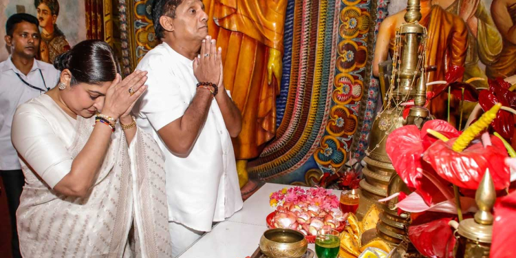 පියාගේ ආභාෂයෙන් මමත් සසුනට අරුණෙන් සම්බුද්ධ ශාසනයට විශාල වැඩ කොටසක් කළා! රට පුරා චෛත්‍ය වහන්සේ 12 නමක් හැදුවා! ඉදිරියේදී දහසක් හදන්න සැලසුම් කරලා තියෙනවා! දහම් පාසල් ශාලා දහසක් ගොඩනගනවා! රටේම සිද්ධස්ථාන ගොඩනැගුවා! මේවා කඩාකප්පල් කරන්න මටත් බිරියටත්  සමහරු අභූත චෝදනා එල්ල කරනවා! පහර පිට පහර දෙනවා! අපි මේවාට සැලෙන්නේ නෑ! මේ ශාසනික සේවාව ඉදිරියටත් කරනවා! VIDEO & PHOTOS I Sri Lanka Latest News
