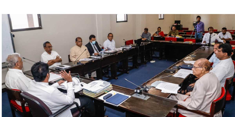 විපක්ෂනායක ප්‍රධාන පොදු විපක්ෂයම මිනිස්සුන්ගේ EPF-ETF සහ දේශීය බැංකුවල ණය ප්‍රතිව්‍යුහගත කරන්න හදන භයානක තීන්දුවට විරුද්ධ වෙයි! VIDEO & PHOTOS I Sri Lanka Latest News