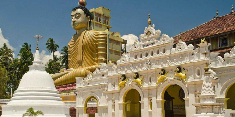 බිල ‌ගෙවාගන්න බැරිව සිටි ඓතිහාසික වැවුරුකන්නල විහාරයේ ලයිට් කපයි! විහාරයම අඳුරේ! ‘මේ කර ගත්තේ මහා අකුසල කර්මයක්, පාප කර්මයක්! මේ තරම් විශාල මුදලක් අපට ගෙවන්න හැකියාවක් නෑ’! නායක හිමියන් කියපු කතාව! I Sri Lanka Latest News