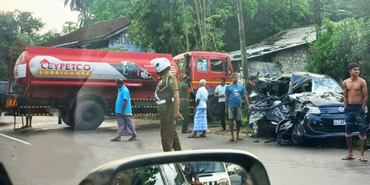 ඉන්ධන බවුසරයක් මෝටර් රථයක ගැටෙයි! තුවාල ලැබූ යුද හමුදා සාමාජිකයන් 5ක් රෝහලට I Sri Lanka Latest News