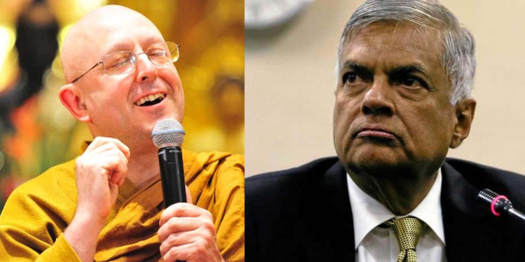 කටුනායක පැය 12ක් රස්තියාදු වූ අජාන් බ්රහ්මවංසෝ හිමියෝ වෙච්ච දේ පැහැදිලි කරයි! අගමැති එනවා කියලා දැනගන්න ලැබුණා! ස්වයංක්රීය ගිනි අවි දරාගෙන සෙබළු ගොඩක් හිටියා! දැන් ජනාධිපතිතුමා පරීක්ෂණයක් කරනවලු! හේතු හොයන්න එපා! හොඳ රටක් හදාගන්නේ කොහොමද කියලා හොයලා බලන්න! අජාන් හිමිගෙන් ජනාධිපතිතුමාට පණිවුඩයක්! VIDEO I Sri Lanka Latest News