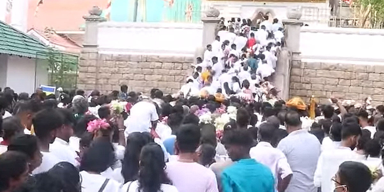 අනුරපුර පූජා නගරයට මහා ජන ගඟක් ! ජයශ්‍රී මහා බෝධිය වඳින්න දස දහස් ගණනක් එක්වෙති I VIDEO I Sri Lanka Latest News