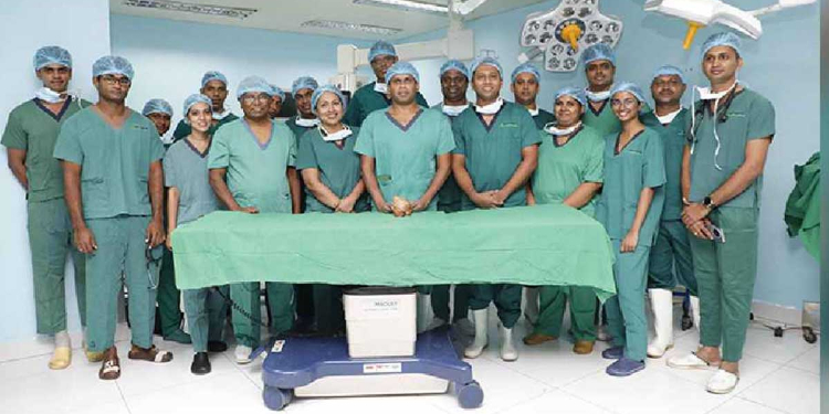යුද හමුදාවේ දොස්තරලා ‌ශල්‍ය කර්මයකින් ගිනස් වාර්තාවක් තියයි!  බර ග්‍රෑම් 801යි! දිග සෙන්ටිමීටර් 13.372යි! වකුගඩුවේ තිබුණු ලෝකේ ලොකුම ගල අයින් කරයි! PHOTOS I Sri Lanka Latest News
