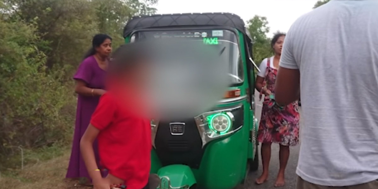 බුත්තලදී ත්‍රිරෝද රථයකට වන අලි ප්‍රහාරයක්! VIDEO I Sri Lanka Latest News