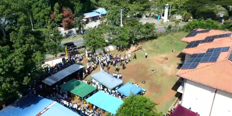 මොනරාගල පඤ්ඤානන්ද විදුහලේ දරුවන්ට දීපු අක්කර දෙකක ඉඩමක් කොල්ලකාපු දේශපාලකයන් කව්ද? ඒ අක්කර දෙක ආපහු ඉස්කෝලෙට අරන් දෙන්නේ කව්ද? කොහොමද? VIDEO I Sri Lanka Latest News