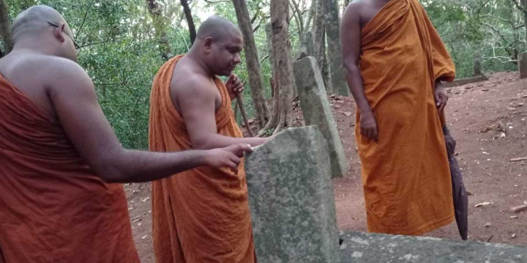 ජනාධිපතිවරයා මහාවිහාර පිළිබද දැනුවත් නෑ! අනුරපුර පූජා නගරය අක්කර දෙදහසක්! ජනාධිපති කියන්නේ අක්කර 100ක් නෑ කියලයි! කුරුන්දි විහාරයේ හෙක්ටෙයාර් 1200ක් විතර දැනටමත් කපලා! මේක ජාතික අපරාධයක්! කුරුන්දි විහාරාධිපති නාහිමියෝ ඉතිහාස පාඩමක් කියලා දෙයි! I Sri Lanka Latest News