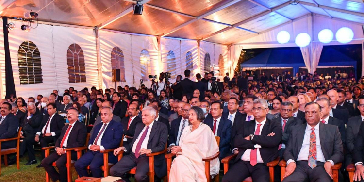 රටේ බහුතරයකට මැතිවරණ පිළිබඳ විශ්වාසයක් නෑ! පාර්ලිමේන්තුවේ ඔක්කොම පක්ෂ එකට එකතු වුණත් 50%ක ඡන්ද පදනමක් නෑ! ඒ නිසා ඔක්කොම එකතු වෙන්න ඕන ඡන්දවලට නෙමෙයි ආර්ථිකය හදන්න! අගවිනිසුරු-ශ්‍රේෂ්ඨාධිකරණ විනිසුරුවරු-නීතිපති-නීතීඥවරු ඉදිරියේ තබාගෙන රනිල් නුවරඑළියේදී කියයි! PHOTOS I Sri Lanka Latest News