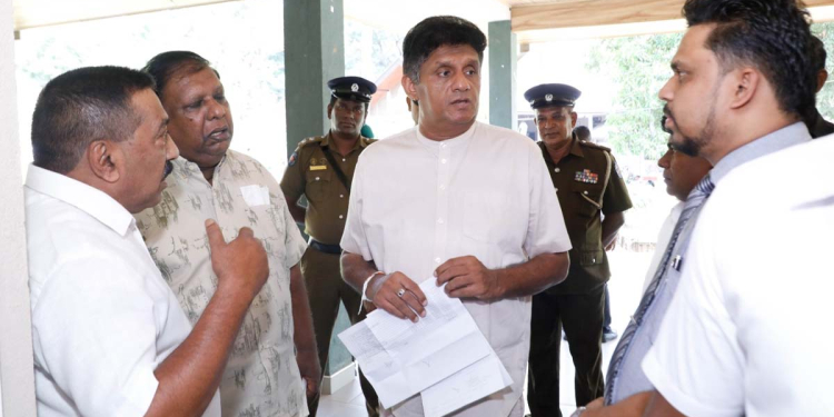 ‘උදාවක ඇරඹුම’ අරන් සජිත් ගිරාදුරුකෝට්ටේ රෝහලට ගිහින් සෞඛ්‍ය අධ්‍යක්ෂ ජනරාල්වරයාට කෝල් එකක් ගනී! ලොකු අඩුවක්ව තිබූ වකුගඩු රෝගීන්ට අවශ්‍ය රුධිර කාන්දුකරණ යන්ත්‍ර 2ක් අරන් දෙන්න පොරොන්දු වෙයි! RO ප්ලාන්ට් යන්ත්‍රයක් ලබා දෙන්නත් මැදිහත් වෙයි! VIDEO & PHOTOS I Sri Lanka Latest News