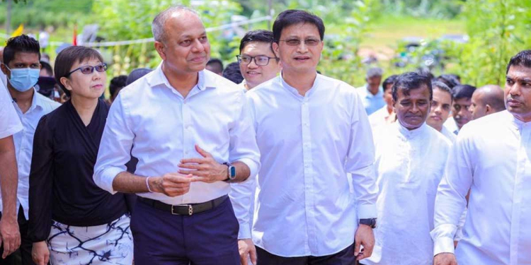 සාගල චීන තානාපතිත් එක්ක ගිහින් දෙනියායේ පාසල් දරුවන්ට නොමිලේ සපත්තු‌ බෙදයි! PHOTOS I Sri Lanka Latest News
