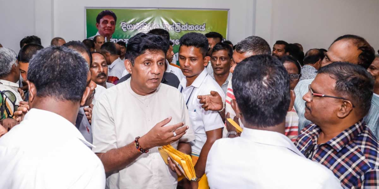 තෙල් පෝලිම් නෑලු! ගෑස් පෝලිම් නෑලු! පුරසාරම් කතා නම් කියවනවා! සජිත් දිගාමඩුල්ලට ගිහින් ආණ්ඩුව ‌රට පත්කොට ඇති බංකොලොත් බවේ එක ‘ලෙවල්’ එකක් පෙන්වා දෙයි! VIDEO I Sri Lanka Latest News
