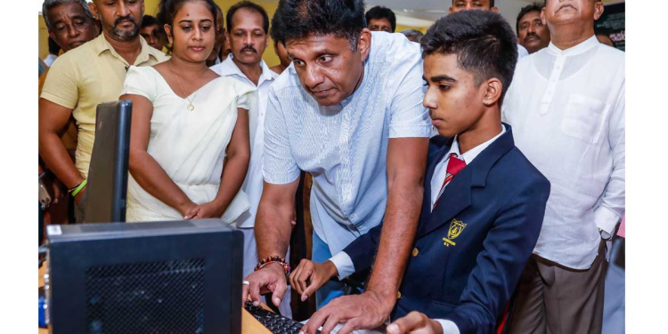 මොනරාගල දුෂ්කර පාසලක දරුවන්ගේ සුහුරු පන්තිකාමර හීනය විපක්ෂනායකවරයා සැබෑ කර දෙයි! අධ්‍යාපනය තුළ තියෙන බරපතළ බෙදීම්-ඌණතා නැති කොට රටේම සියලු දරුවන්ට සමාන අධ්‍යාපනයක් ලබා දීම මගේත් සජබයේත් අපේ අරමුණයි! රටටම පොරොන්දුවකුත් දෙයි! PHOTOS & VIDEO I Sri Lanka Latest News