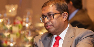 ජනාධිපතිවරුන් ඉදිරියේ කොන්ද කෙළින් තියාගෙන වැඩ කරපු අගවිනිසුරුවරුන් ගැන ජනාධිපති නීතීඥ සාලිය පීරිස් කතාකරයි! 1981 ශ්රේෂ්ඨාධිකරණ පංච පුද්ගල විනිසුරු මඩුල්ල වැඩ කරපු හැටි! 2018 නලින් පෙරේරා අගවිනිසුරුතුමා තීන්දුව දීපු හැටි! නෙවිල් සමරකෝන් අගවිනිසුරුතුමා කියපු කතාව! ස්වාධීන ආයතන ස්වාධීන විය යුතුමයි! VIDEO I Sri Lanka Latest News