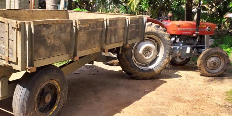 කිරිවෙහෙරේ ආතක් පාතක් නැති ‘මිනීමරු ට්‍රැක්ටරේ’ හමුදාවේ ‌කොල්ලන් හත්දෙනෙකුගේ ජීවිත අනතුරේ දමයි! 4කට බරපතළයි! මීට කලිනුත් මිනියක් මරලා!