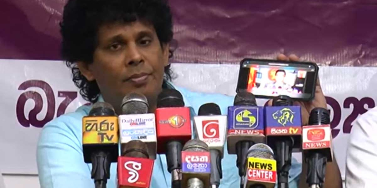 මහබැංකු අධිපතිගේ හඬපටයක් අරන් වසන්ත මාධ්ය හමුවට එයි! හොරයක් නැත්නම් දවස් 5ක් එකදිගට බැංකු නිවාඩු දුන්නේ ඇයි? මොකද්ද හොරේ? මෙන්න ඉස්සරහට වෙන්න යන දේ! VIDEO I Sri Lanka Latest News