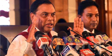 රට බංකොලොත් කරපු අය හොයන කමිටුවේ සභාපති සාගර කාරියවසම්! සාගර කියන්නේ බැසිල් රාජපක්ෂ! ඉතින් රට බංකොලොත් කළේ කව්ද කියලා හොයන්න දීලා තියෙන්නේ බැසිල් රාජපක්ෂට! ඉතින් මේවා ගැන රටට ජාත්‍යන්තරයට විශ්වාසයක් ඇති වෙයිද? VIDEO I Sri Lanka Latest News