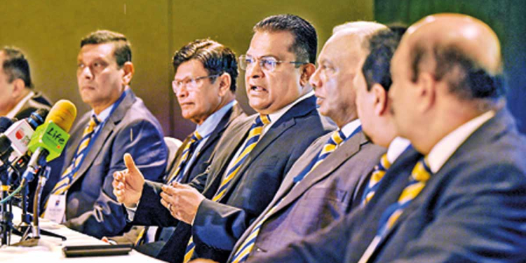 බුකිය ගිනි ගනිද්දී ක්රිකට් පාලක මණ්ඩලය ගැන යන කතාවල ඇත්ත නැත්ත ගැන කියන්න සභාපති ෂම්මි සිල්වා-ජයන්ත ධර්මදාස එක්ක නිලධාරී මණ්ඩලයම එයි! මෙන්න අහපු ප්රශ්න සහ දීපු උත්තර! VIDEO I Sri Lanka Latest News