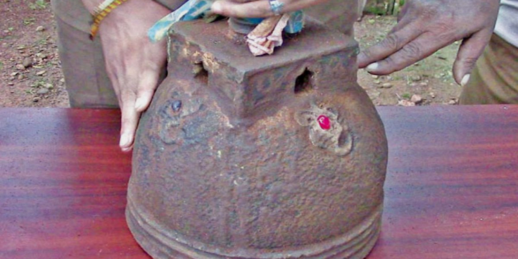 නිධානයකින් ගත්තු ගල් කරඬුවක් කෝටි 5කට විකුණන්න යද්දී අත්අඩංගුවට ගනී ! Sri Lanka Latest News