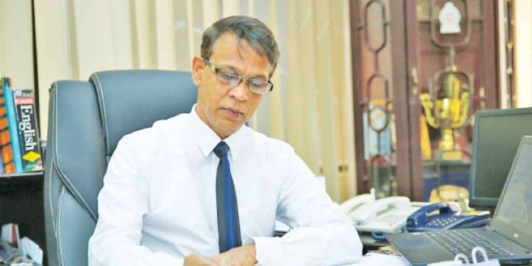 කර්මාන්ත ශාලා පරීක්ෂක ඉංජිනේරුවකුට බලපෑම් කරලා? කම්කරු අමාත්යංශ ලේකම් අත්අඩංගුවට ගන්න අධිකරණ නියෝගයක්! I Sri Lanka Latest News