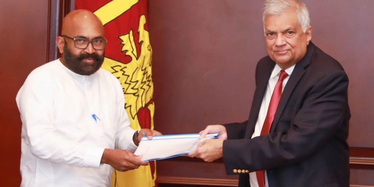 අලුත් විදිහට ආදායම් හොයන සියඹලාපිටිය වාර්තාව රනිල්ට බාර දෙයි! Sri Lanka Latest News