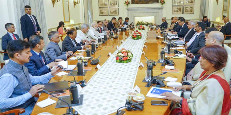 ඉන්දියාවට ගිහින් ගහපු ගිවිසුම්වලින් ත්රිකුණාමලයට-කොළඹට-ලංකාවේ ඉඩම්වලට වෙන්න යන්නේ මොකද්ද? ඉන්දියානු රුපියල භාවිතා කරද්දි මොනවා වෙයිද? VIDEO I Sri Lanka Latest News