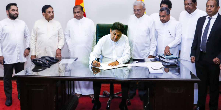 කෙහෙළියගේ විශ්වාසභංගයට සජබය අස්සන් තියයි! චෝදනා මෙන්න! බාල බෙහෙත් ප්රමිතියක් නැති ශල්ය වෛද්ය උපකරණ ගෙන්වීම- සෞඛ්ය සේවය දුර්වල කිරීම හරහා මරණ සිදුවීම! VIDEO & PHOTOS I Sri Lanka Latest News