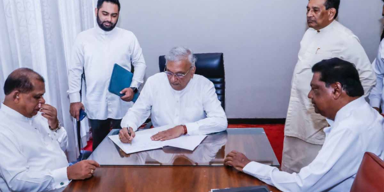 සජබෙන් එළියට ගිහින් අලුත් පක්ෂයක් හදපු වෙල්ගම ආපහු සජබයත් එක්ක වැඩ කරන්න පටන් ගනී! VIDEO & PHOTOS I Sri Lanka Latest News