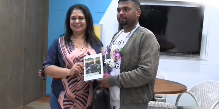 රසවත්ම පාන් සාදා ශ්‍රී ලංකාවේ නම ප්‍රංශයේ ඉහළින්ම බැබළවූ දර්ශන් මවු රටට එයි! VIDEO I Sri Lanka Latest News