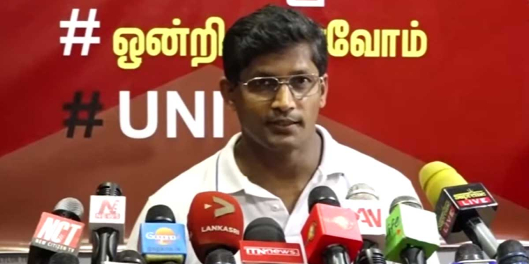 ආණ්ඩුව ව්යාපාරිකයන්ගේ බිලියන 1000ට අත තියලාවත් නෑ! පොඩි මනුස්සයාගේ බිලියන 120ට තමයි අත තියලා තියෙන්නේ! කම්කරුවන්ගේ අවසරයක් නැතිව කොහොමද මේවා කරන්නේ? VIDEO I Sri Lanka Latest News