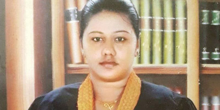 නූපන් තුන් නිවුන් දරුවන් සමග ලේ විලක් මැද මියගිය ලවන්ති ටීචර් ! Sri Lanka Latest News