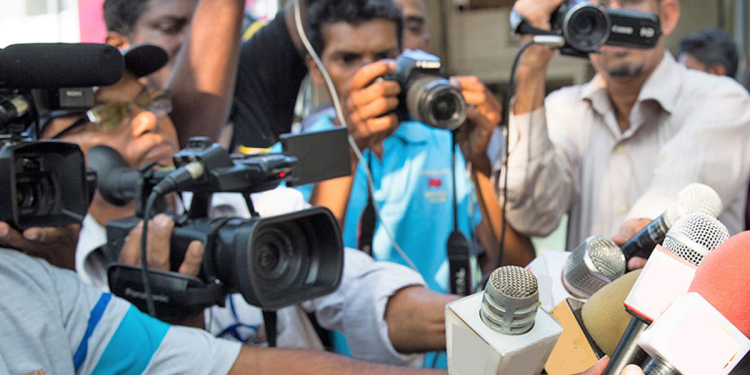 මාධ්ය වෙත අදහස් ප්රකාශ කිරීම නැවැත්වීමේ තැතට එරෙහිව සෞඛ්ය වෘත්තීය සමිති පෙරට එයි! Sri Lanka Latest News