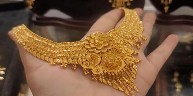 ටීචර්ගේ ලක්ෂ 22ක රන්තැල්ල පාසලේම තවත් ටීචර් කෙනෙක් හොරකම් කරලා! ඒ මදිවට වැට ගාව වළක් අතින් හාරලා වළදාලා! I Sri Lanka Latest News