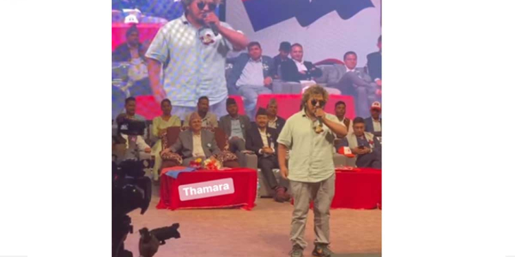 නේපාල සංගීත සංදර්ශනයකදී නේපාලයේ ප්රසිද්ධම ගායකයෙක් දෙනෝදාහක් මැද ලංකාවේ අලුත් සිංදුවකට දීපු තැන! VIDEO I Sri Lanka Latest News