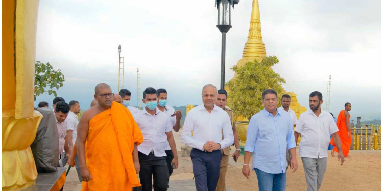 සාගල නෙල්ලිගල ජාත්යන්තර බෞද්ධ මධ්යස්ථානය වැඳ පුදාගෙන ආශිර්වාද ලබා ගනී! PHOTOS I Sri Lanka Latest News