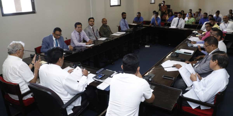 සජිත් පාර්ලිමේන්තුවේ විපක්ෂය ශක්තිමත් කරයි! රටට සත්‍ය හෙළිකරන්න විපක්ෂයේ පාර්ලිමේන්තු කමිටුවේ වැඩ අරඹයි! PHOTOS I Sri Lanka Latest News