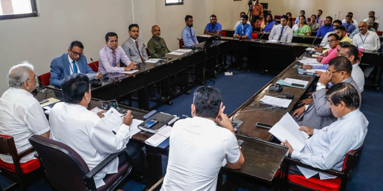 ඔක්කොටම වඩා භයානකයි මේක! රට තුළ සෞඛ්ය ත්රස්තවාදයක් ඇති වෙලා! විපක්ෂනායක පාර්ලිමේන්තුව ඇතුළේ ඉඳන් ප්රකාශයක් කරයි! VIDEO & PHOTOS I Sri Lanka Latest News